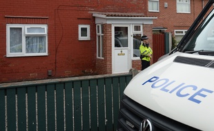 La police de Manchester a libéré un suspect âgé de 21 ans. Dix hommes restent encore détenus dans le cadre de l'enquête sur l'attentat suicide à la Manchester Arena.