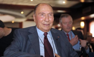 Serge Dassault, PDG du groupe Dassault, lors d'une conférence de presse sur les résultats de Dassault Aviation à Saint-Cloud, près de Paris, le 13 mars 2014