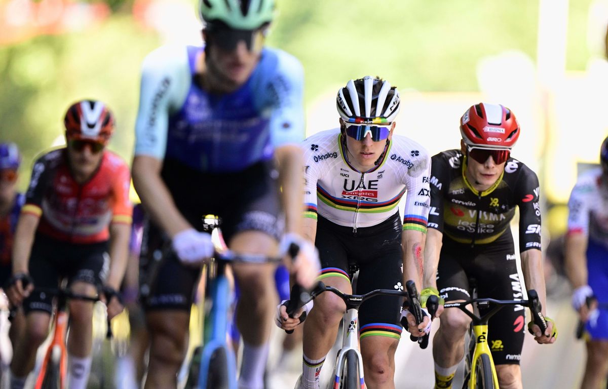EN DIRECT Tour de France 2025 - 12e étape : Plus de cinquante coureurs dans l'échappée... Pogacar, Vingegaard dans l'attente... Suivez l'étape avec nous