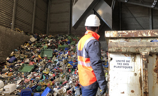 En service depuis fin 2019, l'unité de tri dédiée aux plastiques rigides du groupe Veolia monte progressivement en charge à Rennes.
