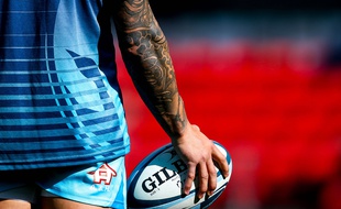 Le bras tatoué du Sud-Africain Francois Hougaard, évoluant dans le club anglais des Worcester Warriors, le 23 septembre 2018.