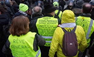 Des gilets jaunes lors d'une manifestation à Paris, début décembre. (illustration)