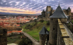 Un séjour à Carcassonne ne saurait se résumer à un simple moment de détente ou à une banale balade touristique : c'est avant tout une mémorable expérience historique !