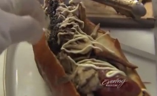 Le hot dog le plus cher au monde, fabriqué au Japon, coûte 127 euros.