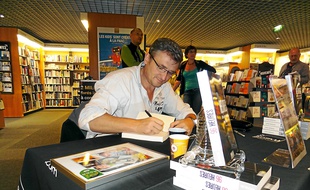 Christophe Gavat a dédicacé son livre 96 heures, vendredi, à la Fnac.