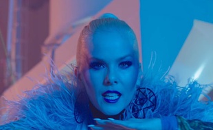 Svala, candidate de l'Islande à l'Eurovision 2017.