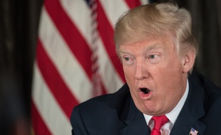 Donald Trump lors d'une réunion sur la Corée du Nord avec son équipe, dans son club de golf de Bedminster (New Jersey).