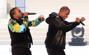 Les rappeurs Kanye West et JAY-Z lors du Victoria's Secret Fashion Show en 2011 à New York