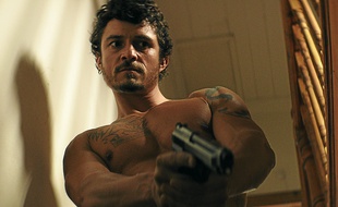 Dans " Zulu ", thriller français signé Jérôme Salle, l'acteur incarne un policier.