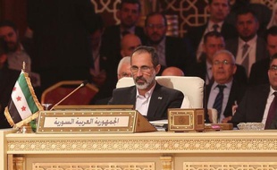 Les pays arabes ont proclamé leur droit d'armer l'opposition contre le régime de Bachar al-Assad après lui avoir octroyé le siège de la Syrie à la Ligue arabe, lors d'un sommet d'un jour mardi au Qatar.
