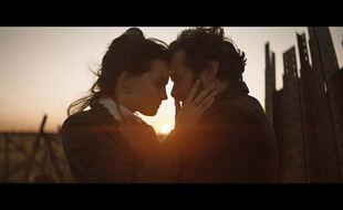 Emma Mackey et Romain Duris dans «Eiffel» de Martin Bourboulon