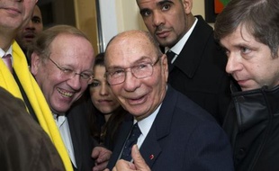 Une information judiciaire a été ouverte à Paris sur des soupçons d'achats de votes à Corbeil-Essonnes (Essonne) lors de la campagne municipale de 2010 remportée par le successeur de Serge Dassault, a-t-on appris vendredi de source judiciaire, confirmant une information de L'Express.