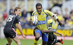 Clermont a pris seul la tête du Top 14 de rugby grâce à sa victoire bonifiée 41 à 0 sur Biarritz, samedi lors de la 9e journée du Championnat de France.