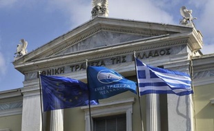 Moins de deux semaines avant les élections législatives cruciales du 17 juin, la Grèce subit à nouveau une intense pression de la part des pays occidentaux et des marchés pour respecter les engagements du plan de rigueur et éviter d'abandonner l'euro.