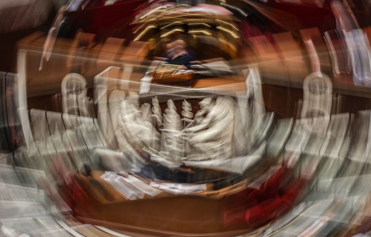 Gin Tonic, whisky ou rhum coca... Quand l'alcool s'invite aussi dans les parlements étrangers