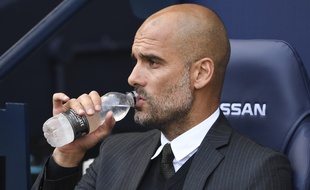 «Glou, glou, glou...Sympa cette boisson saveur Premier League »