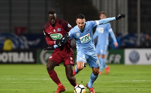 Haris Belkebla (à droite) paye cher son erreur.