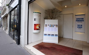 Paris, le 21 février 2008. Photo de l'entrée du Celebrity Center, structure représentative de l'Eglise de scientologie en France.
