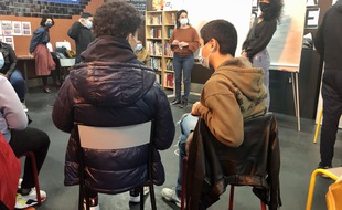 Les adolescents, qui ne se connaissaient pas, ont échangé ensemble pendant deux heures sur les inégalités entre les hommes et les femmes.