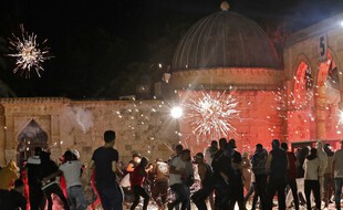 Des heurts ont éclaté vendredi à Jérusalem, entre Palestiniens et police israélienne, faisant des centaines de blessés.
