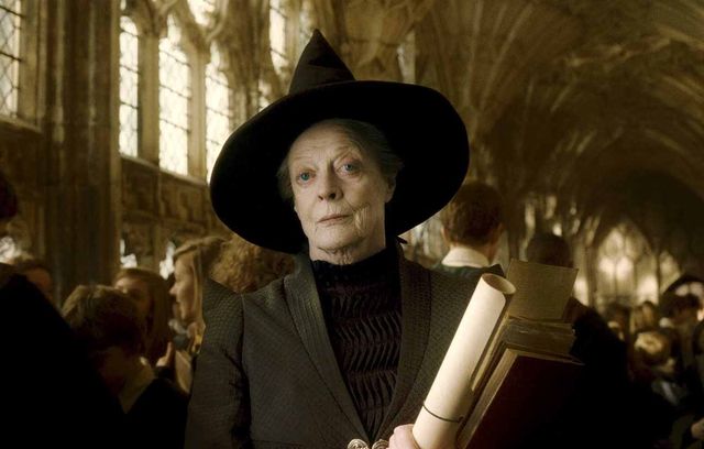 L’éternelle Minerva McGonagall, ici sous les traits de Maggie Smith, disparue en 2024.