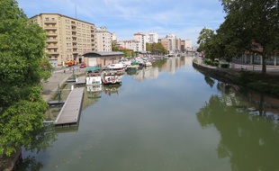 Toulouse, le 25 aout 2014 - Illustration port Saint-Sauveur.
