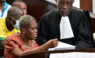 L'ancienne Première dame de Côte d'Ivoire Simone Gbagbo au tribunal d'Abidjan le 9 mai 2016
