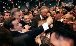 Le Premier ministre Dominique de Villepin est arrivé dimanche à 11H00 au Congrès de l'UMP à Paris, qui doit introniser dans l'après-midi Nicolas Sarkozy comme candidat à l'élection présidentielle.