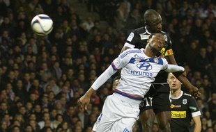 En dominant dans le jeu aérien Bakary Koné pour ouvrir le score, l'Angevin Cheikh N'Doye a glacé Gerland.