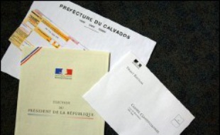 Le premier secrétaire du Parti socialiste, François Hollande, a envisagé mercredi à Laon (Aisne) la possibilité d'un changement de règle pour pouvoir se présenter à l'élection présidentielle, évoquant notamment l'idée d'un parrainage citoyen