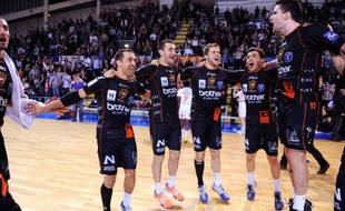 Montpellier, sacré à distance jeudi grâce à la défaite de Chambéry à Nantes (27-22), a fêté son 14e titre de champion de France de handball avec une large victoire (36-28) sur Dunkerque vendredi soir.
