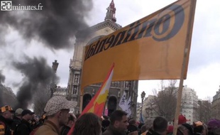 Les salariés de l'usine Continental manifestent à Paris le 25 mars 2009