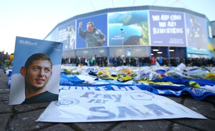 Un hommage a été rendu à Emiliano Sala aux abords du stade de Cardiff, où le joueur avait été transféré, le 2 février 2019.
