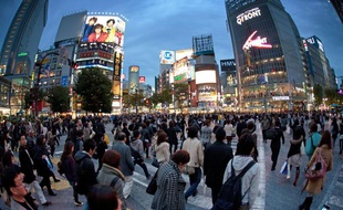 La foule sur le carrefour de Shibuya, à Tokyo, le 4 février 2011.