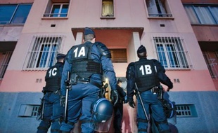 Les CRS envoyés dimanche par le ministre de l'Intérieur ont participé à l'opération.
