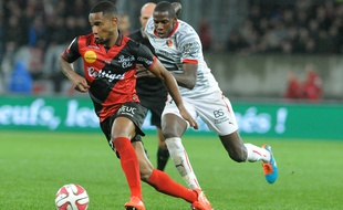 L'attaquant de Guingamp Claudio Beauvue contre Rennes en novembre 2014.
