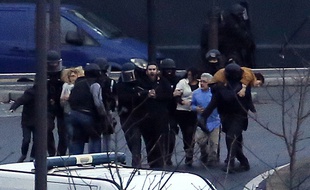 Les otages libérés de l'épicerie cacher à porte de Vincennes, le 9 janvier 2015.