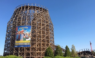 Le Wodan Wodan Timburcoaster, un parcours de montagnes russes en bois.