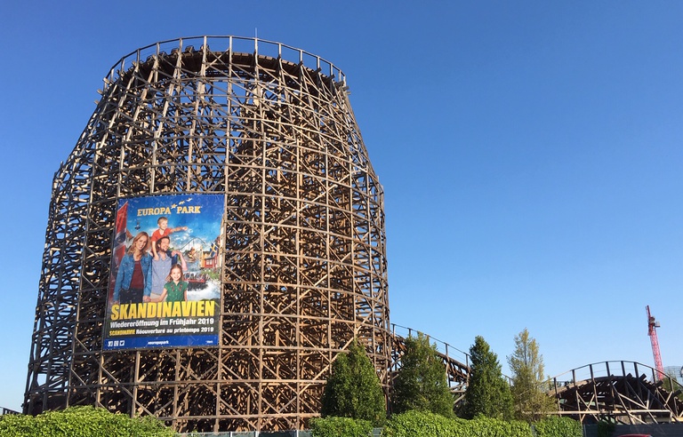 Allemagne Les Passagers D Un Manege D Europa Park Evacues A Cause D Un Probleme Technique