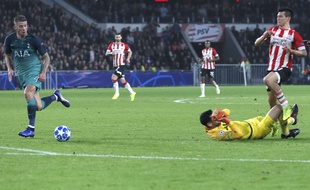 Hugo Lloris a été expulsé pour une sortie non maîtrisée lors de PSV Eindhoven-Tottenham en Ligue des champions, le 24 octobre 2018.