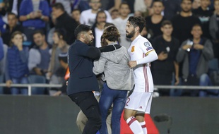 Isco a été approché par un supporter armé