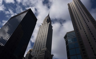 Le Chrysler Building, au milieu de congénères beaucoup moins classe.