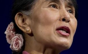 L'icône de la démocratie birmane Aung San Suu Kyi a appelé jeudi à Washington à la libération des Pussy Riot, les trois chanteuses de punk emprisonnées en Russie, lors d'une rencontre avec des jeunes d'Amnesty International avec qui elle a évoqué ses années d'enfermement.