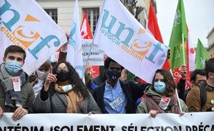 Une manifestation contre la précarité des étudiants, accentuée par le Covid-19, à Paris, le 16 mars 2021.