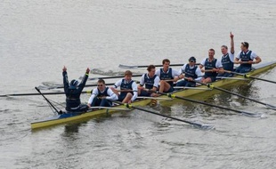Oxford, donné comme favori, a battu dimanche après-midi Cambridge lors de la 159e édition de la "Boat Race", cette course d'aviron opposant chaque année depuis 1856 sur la Tamise les équipes des deux plus anciennes et prestigieuses universités britanniques.