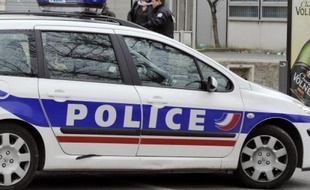 Un psychiatre d'Audincourt (Doubs) a été légèrement blessé à l'arme blanche mercredi dans son cabinet par un de ses anciens patients, un homme au lourd passé psychiatrique qui a pris la fuite et que la justice considère comme un malade "dangereux".