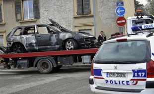 Un policier de la BAC de Chambéry a été tué en intervention dans la nuit de mardi à mercredi, renversé délibérément par des cambrioleurs en fuite, que Nicolas Sarkozy a accusés d'"assassinat".