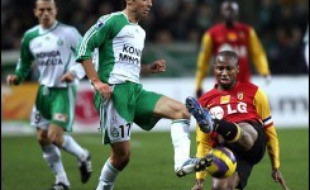 Les Lensois, menés 3-0 dimanche soir à la pause par des Stéphanois efficaces, ont tout de même sauvé un point grâce à un final renversant qui les a vu revenir à 3-3 dans les toutes dernières minutes. Mais ils abandonnent néanmoins la 2e place à Lille.