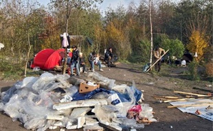 La petite « jungle » de Teteghem a hébergé jusqu'à 200 migrants, d'Afrique et d'Asie.