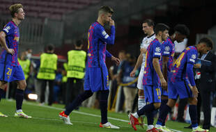 Gérard PIqué et ses équipiers tête basse, le 14 septembre 2021 au Camp Nou.